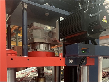 Screw lifting system