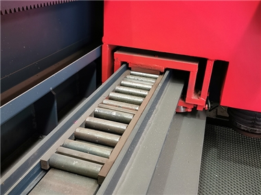 Side beam heavy roller 